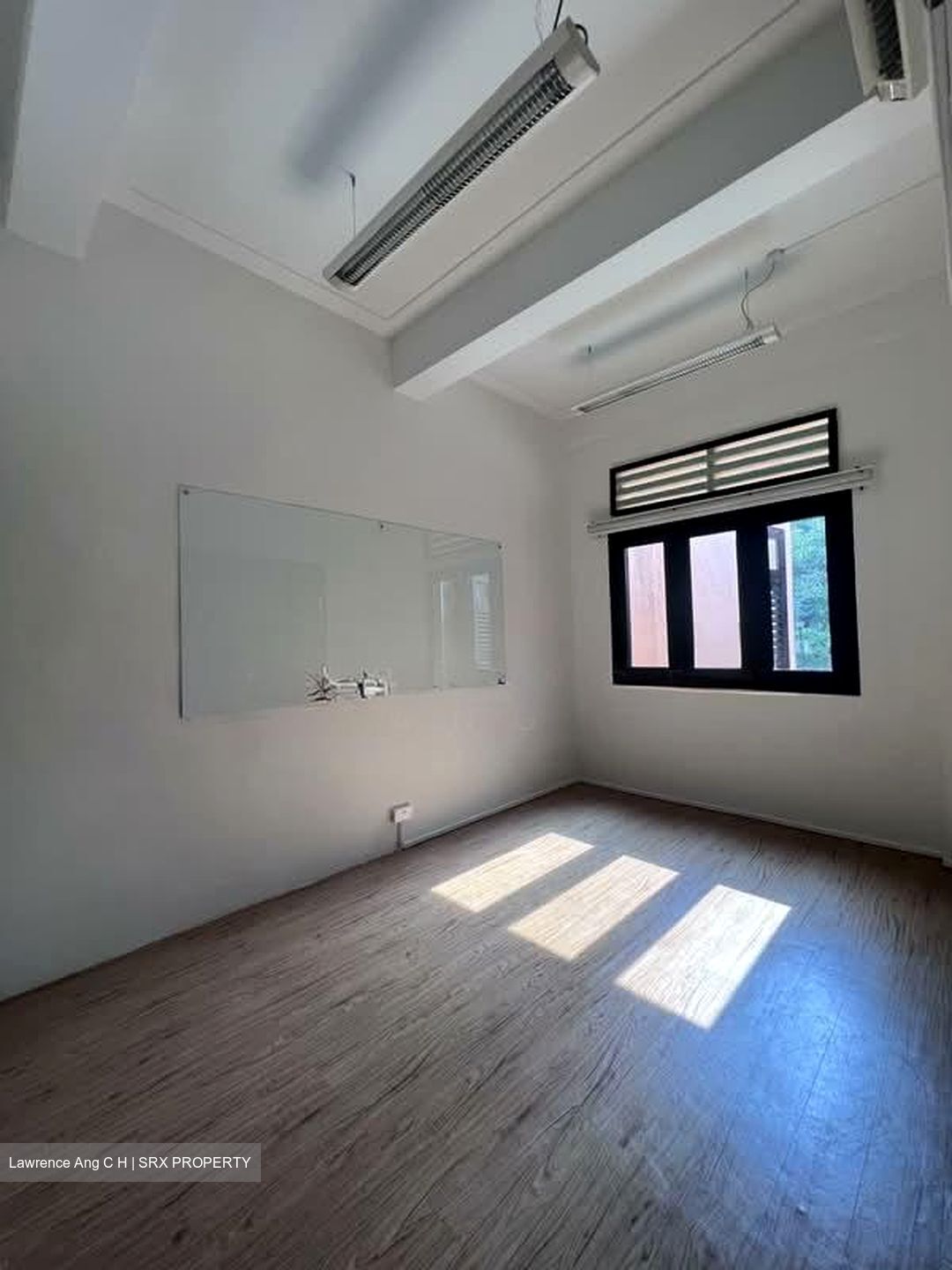 Teo Hong Road (D2), Office #584314921
